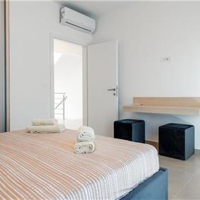 4 Bedroom Villa with Pool near Vodice town, Sibenik Riviera, sleeps 8